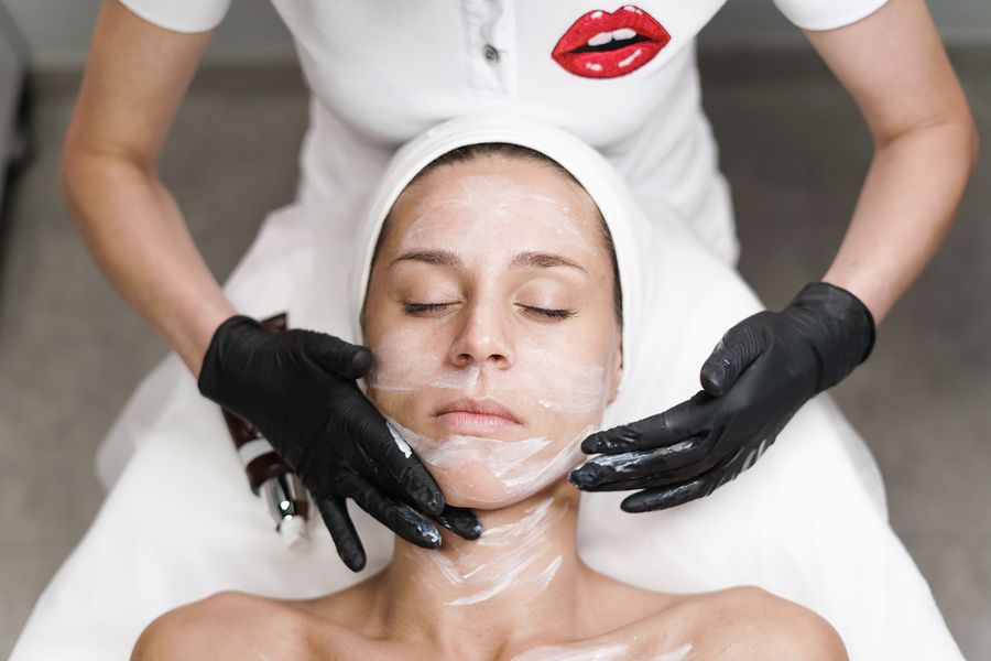 Tratamiento facial en cabina