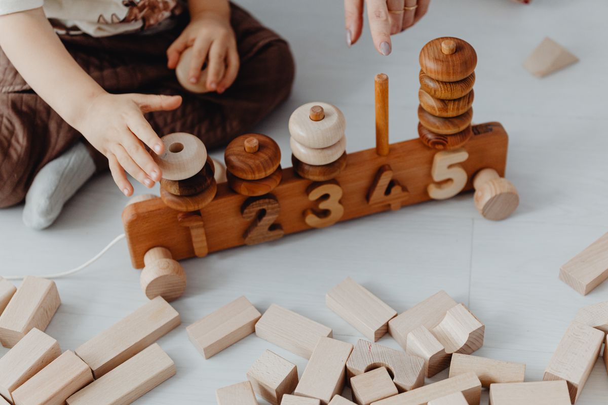 Juego con material de madera