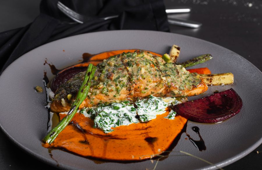 Pescado del día a la brasa con verduras