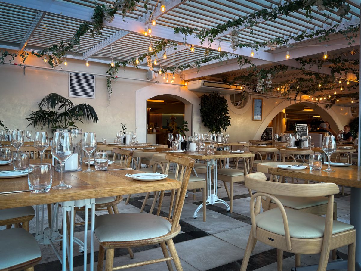 Comedor de Marea con luz natural