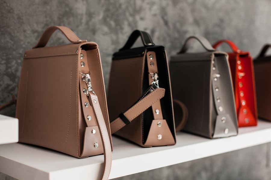 Bolso de piel curtida